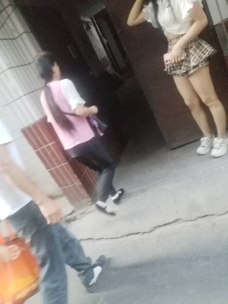 早上去了红河谷，下午6点去罗家